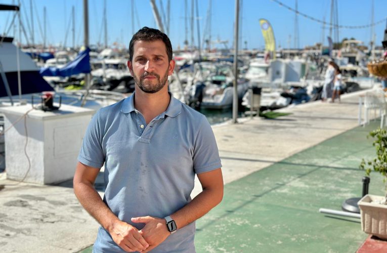 The Local Police of Fuengirola collaborates with the Civil Guard in the control of aquatic motorcycles to guarantee the safety of the bathers