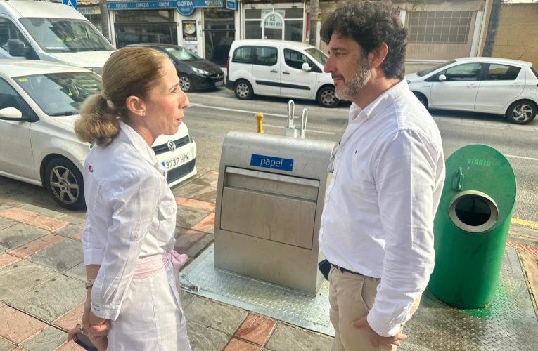 The Fuengirola City Council renews the paper and cardboard mailboxes of fifteen ecological islands with funds from the Provincial Council