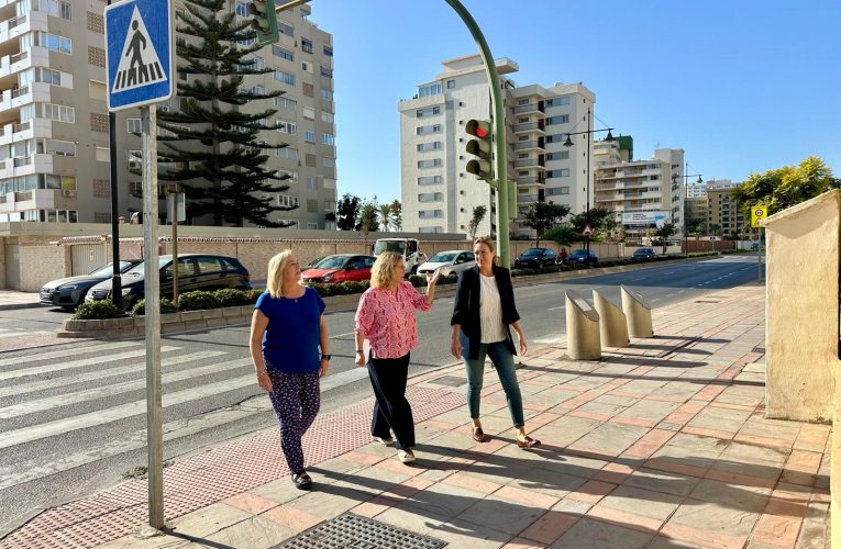 The Fuengirola City Council expands the Avenida de las Gaviotas and improves the image with the demolition of the old pedestrian walkway of the N-340