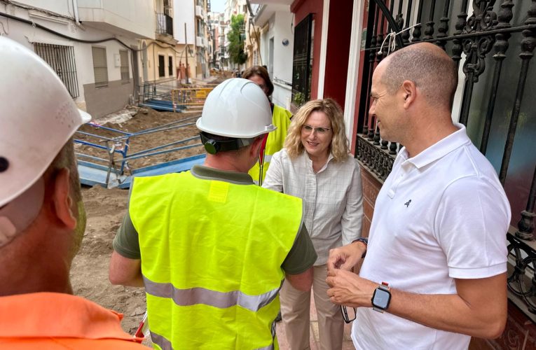 The Fuengirola City Council renews the underground water infrastructure on Reyes Católicos street