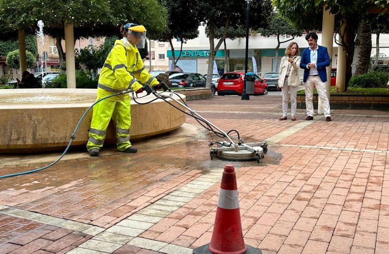 The Fuengirola City Council continues to develop the additional Plan for Cleaning persistent stains on public roads