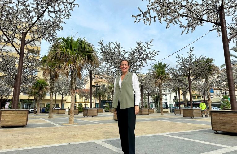 Fuengirola will welcome Christmas by turning on its spectacular artistic lighting on Friday, November 28