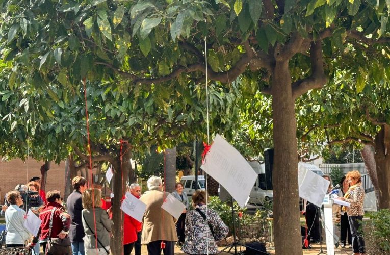 The Plaza de Los Naranjos hosts this Friday, February 13, the poetic meeting ‘The Fall of the Romantic Leaf’