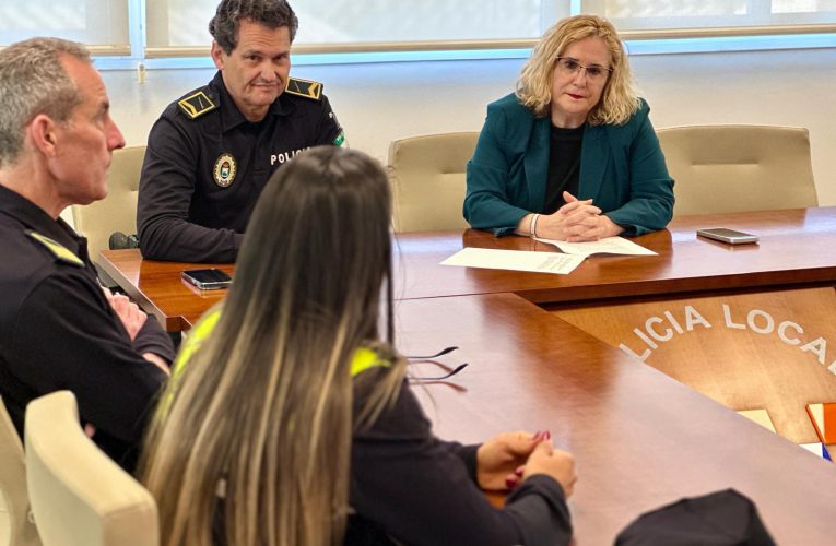 The Local Police of Fuengirola maintains active surveillance of 67 women victims of sexist violence through the VioGen system