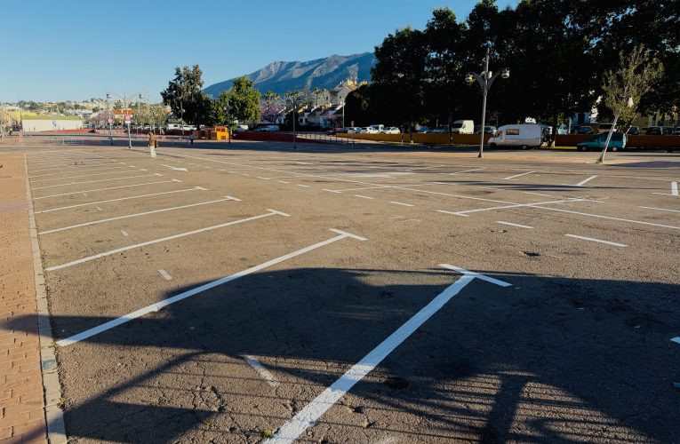 El Ayuntamiento de Fuengirola avanza en el Plan Municipal de Aparcamientos reordenando los estacionamientos del Recinto Ferial